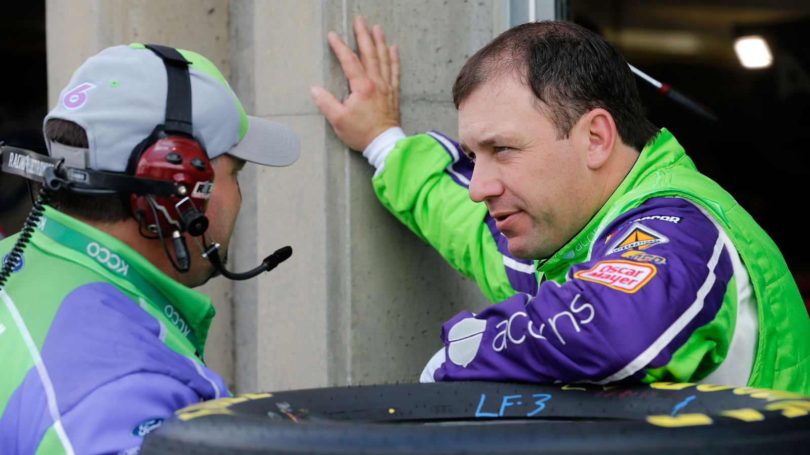 Fireworks erupt on pit road between Bowyer and Newman 